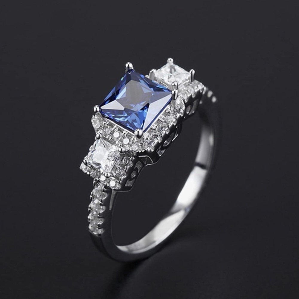 Sparkling Tanzanite Ring